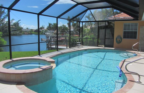 Pelican Villa | Luxury Villa, SW, Gulf access, Wifi, Pool & Spa, Smart TV, Roof solar panels