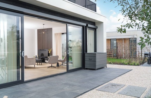 Zeewolde House | Luxury villa with 4 bedrooms and bathrooms, a south-facing roof terrace, private jetty and a stylish open kitchen. Perfect for families and groups of friends!