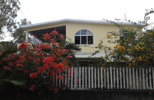 Mont Choisy Villa | Luxury villa with garden.