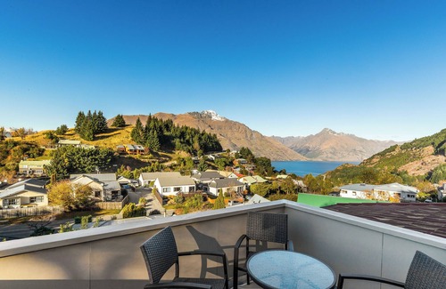 Fernhill Villa | Luxury Villa With Lake Wakatipu & Remarkables Views