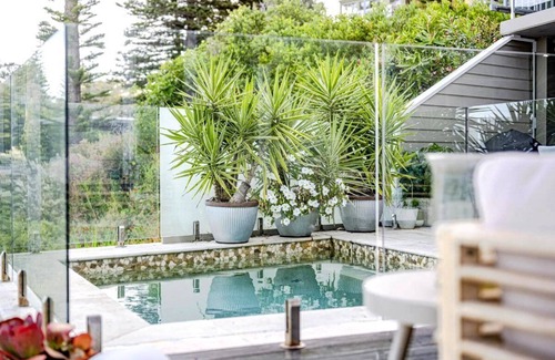 Blue Bay House | Luxury Villas Alaya at Toowoon Bay (Walk to the beach)