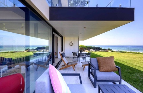 North Avoca House | Luxury Villas Reflections at North Avoca (Walk to the beach)