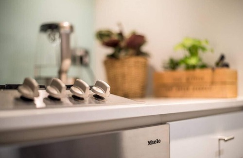 Abbotsford Apartment | Luxury warehouse apartment close to CBD