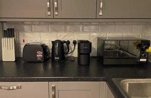 Warminster Apartment | Luxury Warminster Apartment with Free Parking