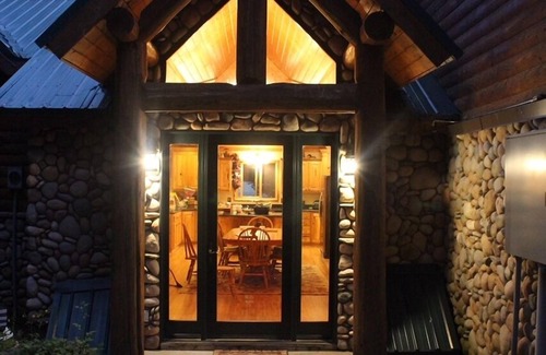 Island Park Cabin | Luxury Water Front Cabin on Island Park Reservoir With Private Bay And Dock
