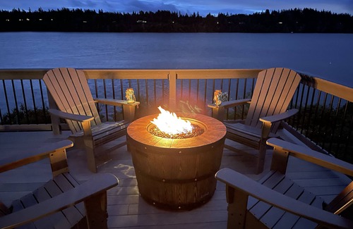 Grapeview House | Luxury Waterfront home in Grapeview, private beach, kayaks and so much more!