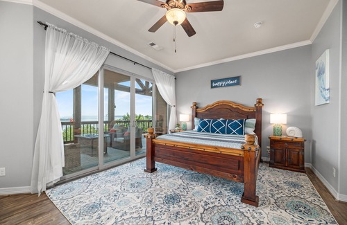 Pottsboro House | Luxury Waterfront Lakehouse on Texoma!