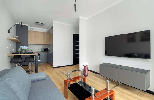 Nowe Miasto Apartment | Lwowska 2 Modern Apartment Desk