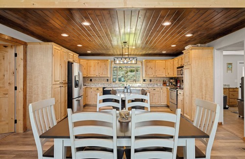 Cherimoya Hill House | Lychee Hill | Incredible Views | Private Hot Tub