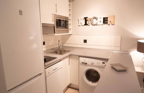 Cuatro Caminos Apartment | M (JMC 5) BERNABEU R. MADRID STADIUM APARTMENT 1 ROOM 2 PAX PARKING - MADRID BUSINESS CENTER