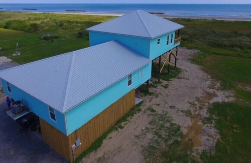 Grand Isle House | M&M Camp is a 4 bedroom suite beachfront with a beautiful beach view