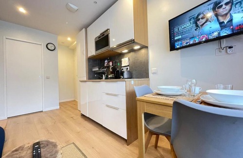 Quartier Centre Ville Apartment | M6 Le vieux Massy RER600mOrly20 minNetflixNeuf