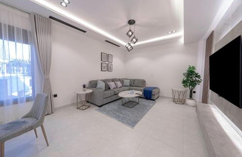 King Abdul Aziz Road Apartment | Mabaat-White Pearl Compound 600 B Villa 18