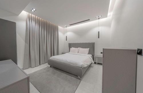 King Abdul Aziz Road Apartment | Mabaat-White Pearl Compound 600 B Villa 18