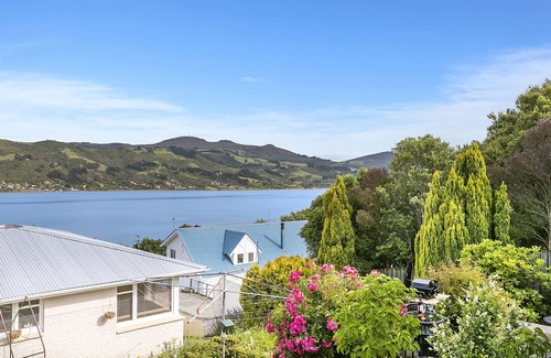 Dunedin Cottage | Macbay Retreat - Macandrew Bay Holiday Home