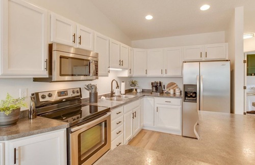 Fargo House | Mackenna's Place · Heated Garage | Prime Location | Family Friendly