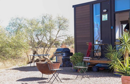 Narromine House | Macquarie River View by Tiny Away