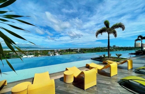 Lapu-Lapu Resort | Mactan Newtown Beachfront Condo