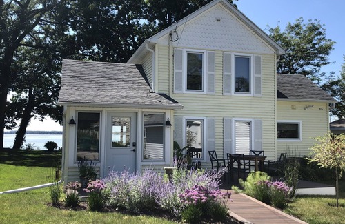 Madison Cottage | Madison & ~UW~-Madison Area Lakefront Home