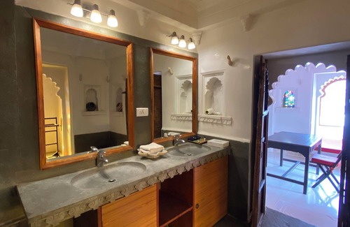 Udaipur District Hotel | Madri Haveli
