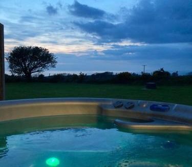 Llanon Other | MAESLLAN CABINS 'Hud Y Machlud'