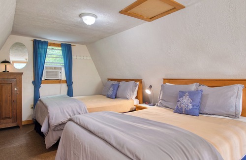 Maggie Valley Ski Chalet | Maggie Valley A-Frame Cabin with Great Views Close to Skiing & Great Restaurants