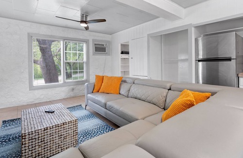 Austin Cabin | Magic Cottage Overlooking Lake Austin