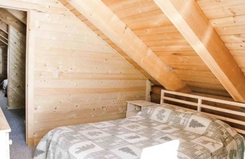 Heber City Cabin | Magical Log Cabin in the Woods. 20 miles from ski resorts. Family Friendly!