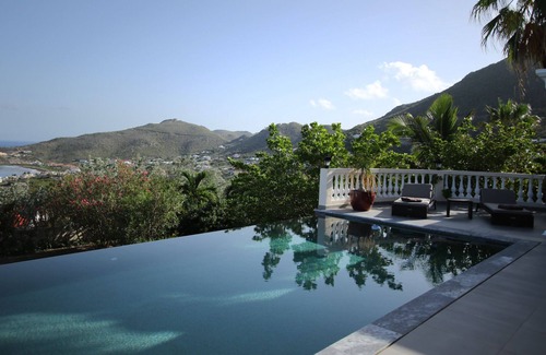 Dawn Beach Estates Villa | Magnificent villa with refined luxury,