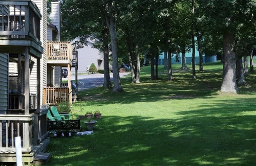 Cheat Lake House | Magnificent 2BR Townhouse with Mountain View for Romantic Getaway