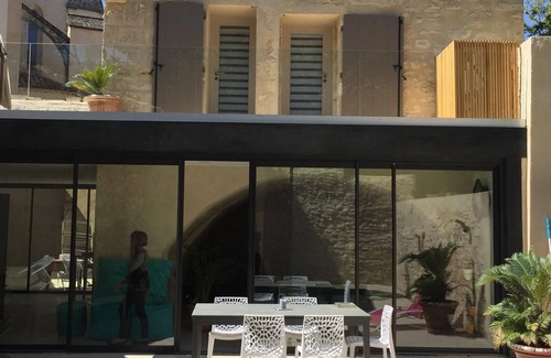 Castries House | Magnificent house in the center of a village