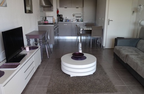 Aigues-Mortes Condo | Magnificent T2 in recent residence, calm with swimming pool