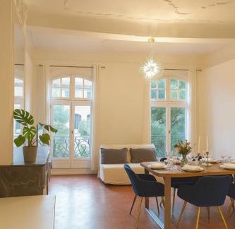 Pezenas Apartment | Magnifique appartement cours Jean Jaurès Climatisée