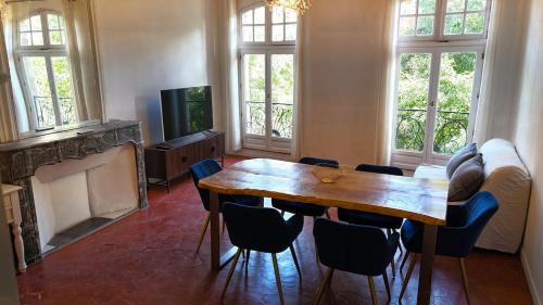 Pezenas Apartment | Magnifique appartement cours Jean Jaurès Climatisée