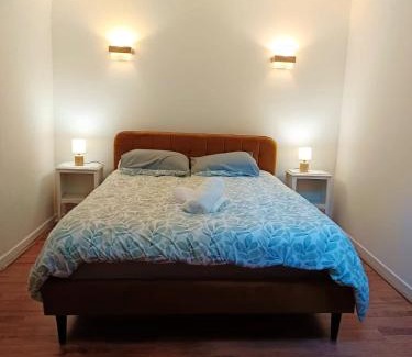 Pezenas Apartment | Magnifique appartement cours Jean Jaurès Climatisée