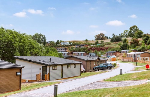 Bridgnorth Ski Chalet | Magnolia Lodge VIP Hot Tub