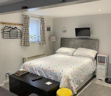 Wareham House | Magnolia Passageway to the Jurassic Coast.