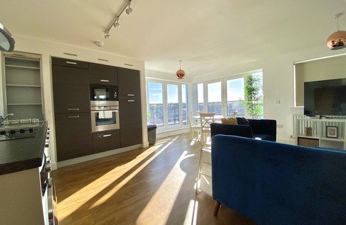 Bray on Thames Apartment | Maidenhead - Stunning, Spacious - Three Bedrooms (Two Bath) Apartment