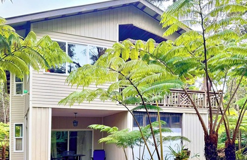 Volcano House | Maile Treehouse in Volcano, Hawaii is "Magical!"
