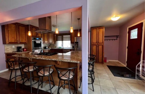 Thunder Bay House | main level in prestigious area nn