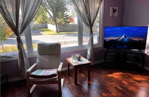 Thunder Bay House | main level in prestigious area nn