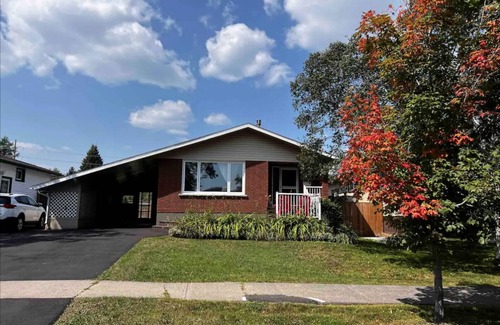 Thunder Bay House | main level in prestigious area nn