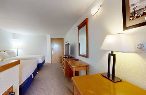West End Cabin | Main St. room - pool & hot tub - walk to lifts, dog-friendly, second floor