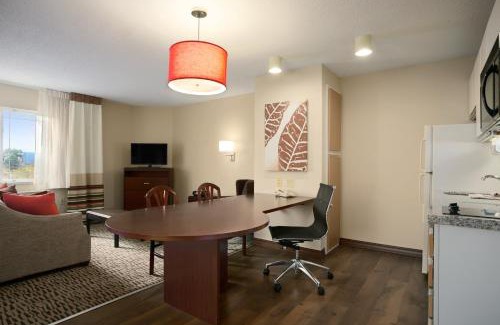 Auburn Hills Hotel | MainStay Suites Detroit Auburn Hills