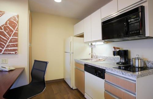 Auburn Hills Hotel | MainStay Suites Detroit Auburn Hills