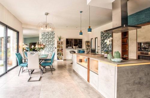 Ranville House | Maison élégante avec jacuzzi, confort moderne et histoire à Ranville - FR-1-788-44