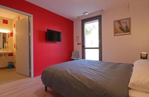 Lonlay-l'Abbaye Apartment | Maison ancienne accessible tout handicap à Lonlay-l'Abbaye - FR-1-497-234
