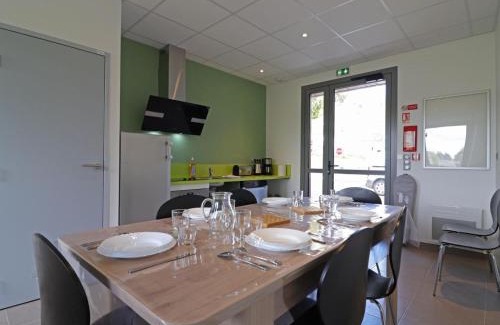 Lonlay-l'Abbaye Apartment | Maison ancienne accessible tout handicap à Lonlay-l'Abbaye - FR-1-497-234