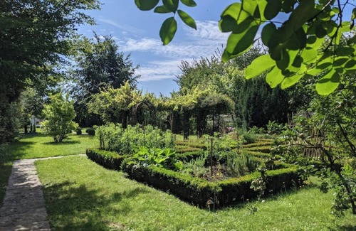 La Chapelle la Reine House | Maison Avec Grand Jardin, Piscine et Jacuzzi