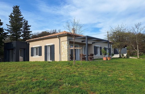 Taulignan House | Maison de Campagne Indépendante Avec Piscine au Calme